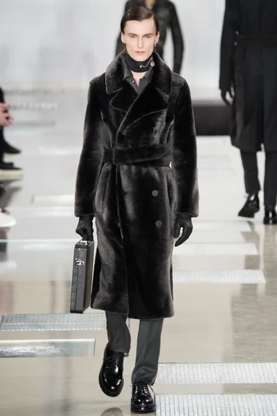 Look 3